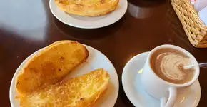 Pão na chapa low carb feito na frigideira vai agilizar o seu café da manhã
