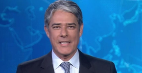 Willian Bonner confunde texto e dá risada ao vivo no Jornal Nacional