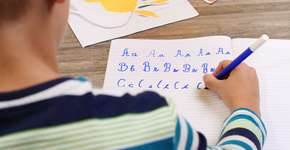 Práticas que estimulam as crianças a aprenderem português