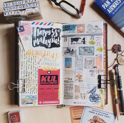 Você pode reservar páginas para viagens especiais, colando bilhetes e panfletos nelas