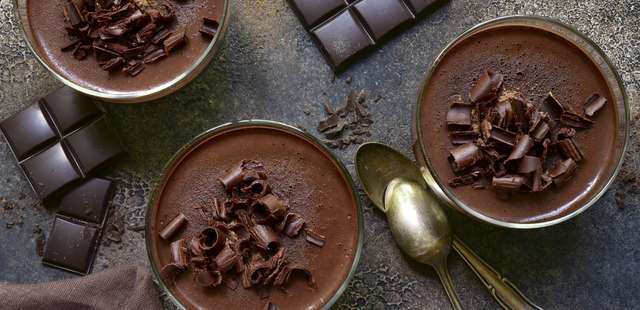 Você não vai acreditar em como este pavê de chocolate fica pronto tão rápido