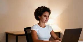 A posição que você dorme pode estar te sabotando sem você perceber