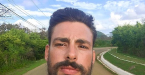 Cauã Reymond imita Wolverine em intervalo de gravação