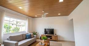 Adeus, gesso e isopor: a tendência são os forros modernos e fáceis de instalar sem obra