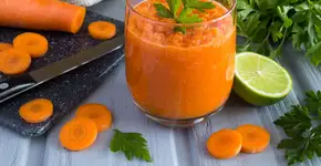 Suco detox de cenoura acelera o metabolismo e previne doenças; saiba fazer