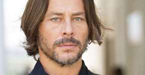 Sem Jesus, Theo Becker ganha prêmio de consolação da Record