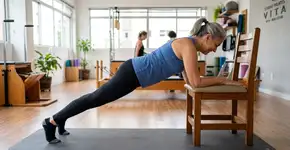 Os instrutores de Pilates concordam: “A partir dos 60 anos, o melhor exercício para fortalecer o core, incluindo as costas e o abdômen, é a prancha.