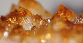 Obra interativa com cristais e sons harmoniza o verão no Sesc