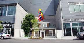 Senhora de 84 anos recusa oferta de 1 milhão e obriga shopping a construir em volta de sua casa