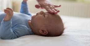 Anvisa proíbe marcas de termômetro adesivo e monitores de bebês