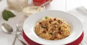 Risoto de tomate seco com rúcula é o prato sofisticado que vai conquistar você