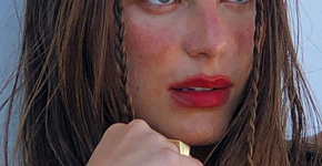 Mariana Goldfarb abandona liso e mostra sua transição capilar