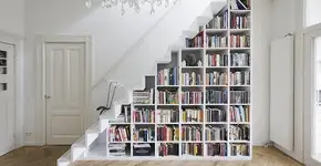 Falta de espaço? Designers criam escada que é também estante de livro