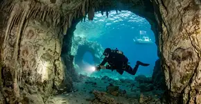 Há 41 anos, um mergulhador achou uma gruta pré-histórica submersa, hoje célebre por ter sido lar do Homo sapiens antes da última era do gelo a ocultar