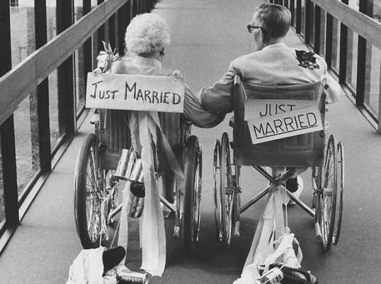 Ele tem 94 anos e ela 86