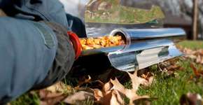 Fogão portátil cozinha com o calor do sol