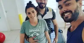 Durante fisioterapia, Lais Souza fica em pé pela primeira vez