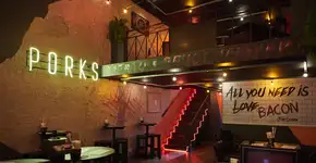 BACON, blues e chope! Coma muitas delícias suínas no Porks