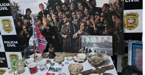 Fábrica de artigos nazistas é fechada em Timbó (SC)