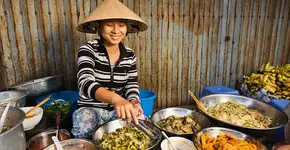 Já pensou viajar o mundo em busca de novas comidas ?