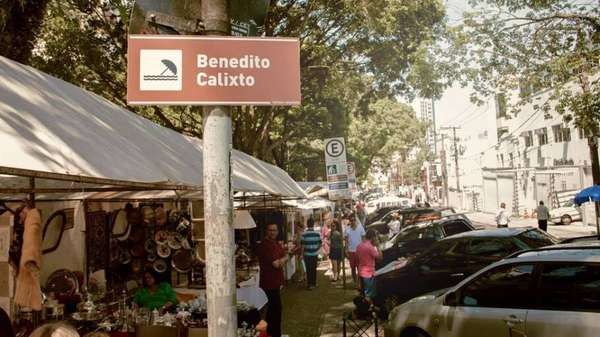 O trio planeja colocar novas placas na cidade em breve (Divulgação/Praia de Paulista)