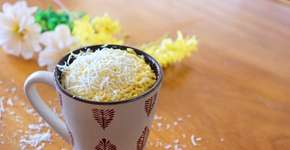 Bolo de fubá vegano de caneca pronto em 3 minutos