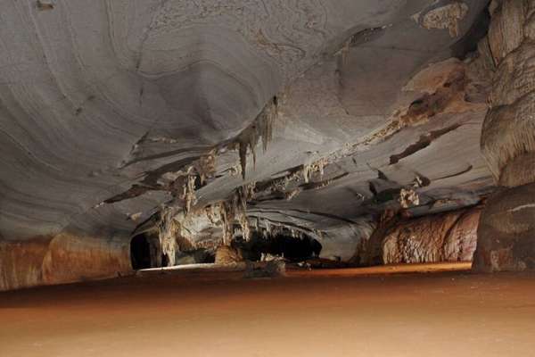 Caverna - por Adriano Gambarini