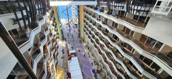 World Promenade é o ponto mais fotogênico e vibrante do MSC World America