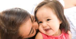 Estudo indica que ‘beijinho para sarar’ cura de verdade. Será?