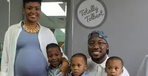 Pai de três desmaia ao receber notícia de nova gestação