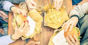 Cupons de desconto para celebrar Dia do Amigo com sua turma em SP