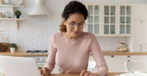 Pagar o mínimo da fatura ou parcelar o débito? O que vale mais a pena?