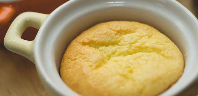 Bolo de fubá na caneca