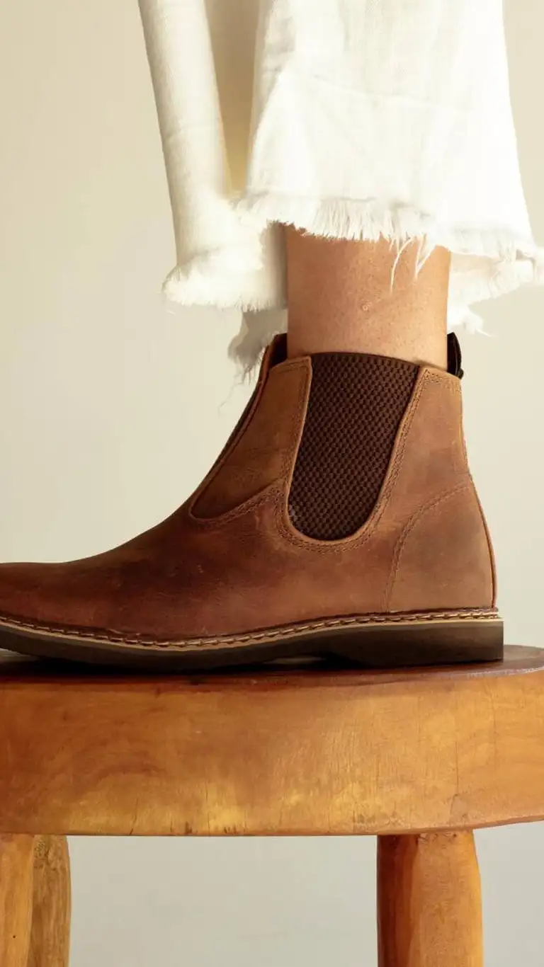 João de Barro produz botinas sem gênero e atemporais para você viver altas aventuras