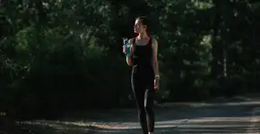 O simples ato de tirar os sapatos pode revolucionar seu equilíbrio