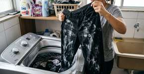 Demorei muito para entender por que o sabão em pó não deve ser colocado direto nas roupas