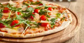 Massa de pizza caseira: simples, deliciosa e com apenas 5 ingredientes