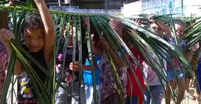 PE: atividade no quintal da escola aproxima crianças da natureza