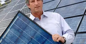 Professor ganha prêmio por reduzir o custo da energia solar