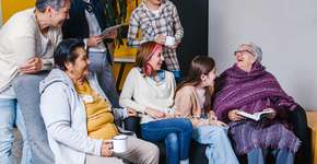 Conexões sociais melhoram a saúde, segundo estudo global da OMS