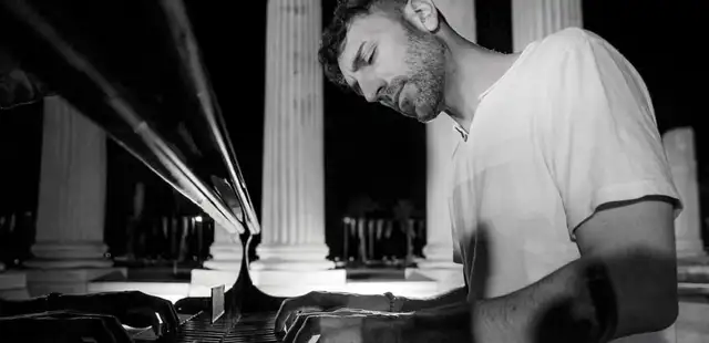 Andrea Vanzo na turnê ‘Intimacy Part 2’