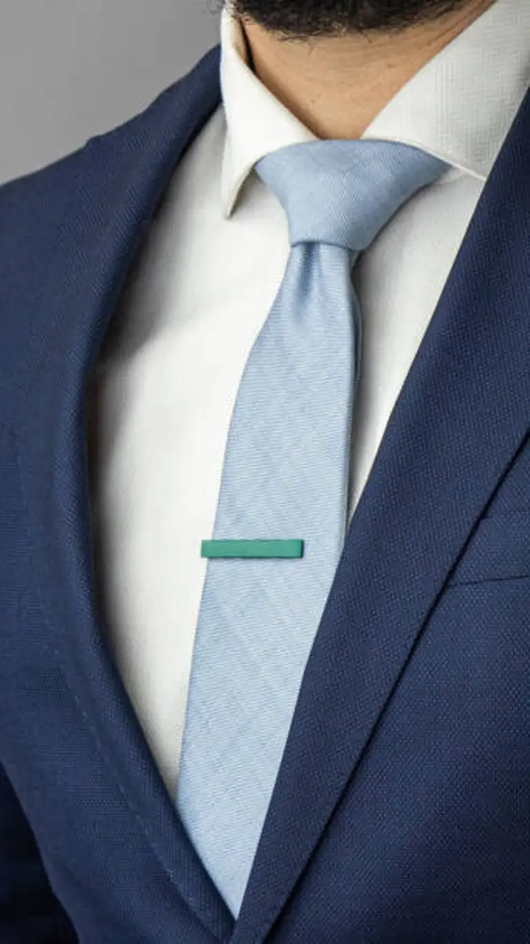 O Francês cria gravatas artesanais fora do óbvio e cheias de personalidade