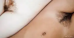 Coletivo de artistas questiona o padrão estético “sem pelos” e a ditadura da depilação