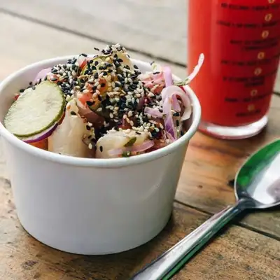 Porque nós gostamos mesmo é de experimentar um prato leve, saboroso, com preço honesto, ingredientes de qualidade e ambiente livre, sem precisar escolher entre nenhum, nem outro