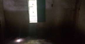 Família mantém mulher presa num quarto durante 16 anos