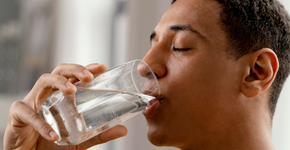 Por que você sente sede o tempo todo? Médicos explicam