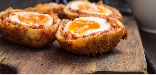 Aprenda a fazer o clássico bolovo dos bares na sua própria casa