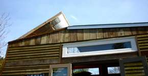 Cansada dos altos valores imobiliários mulher constrói sua casa sozinha com apenas 8 mil reais