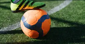 Saiba como assistir futebol grátis e ao vivo no celular