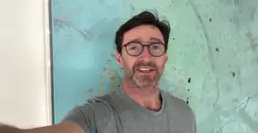 Hugh Jackman grava vídeo em apoio a menino que queria se matar